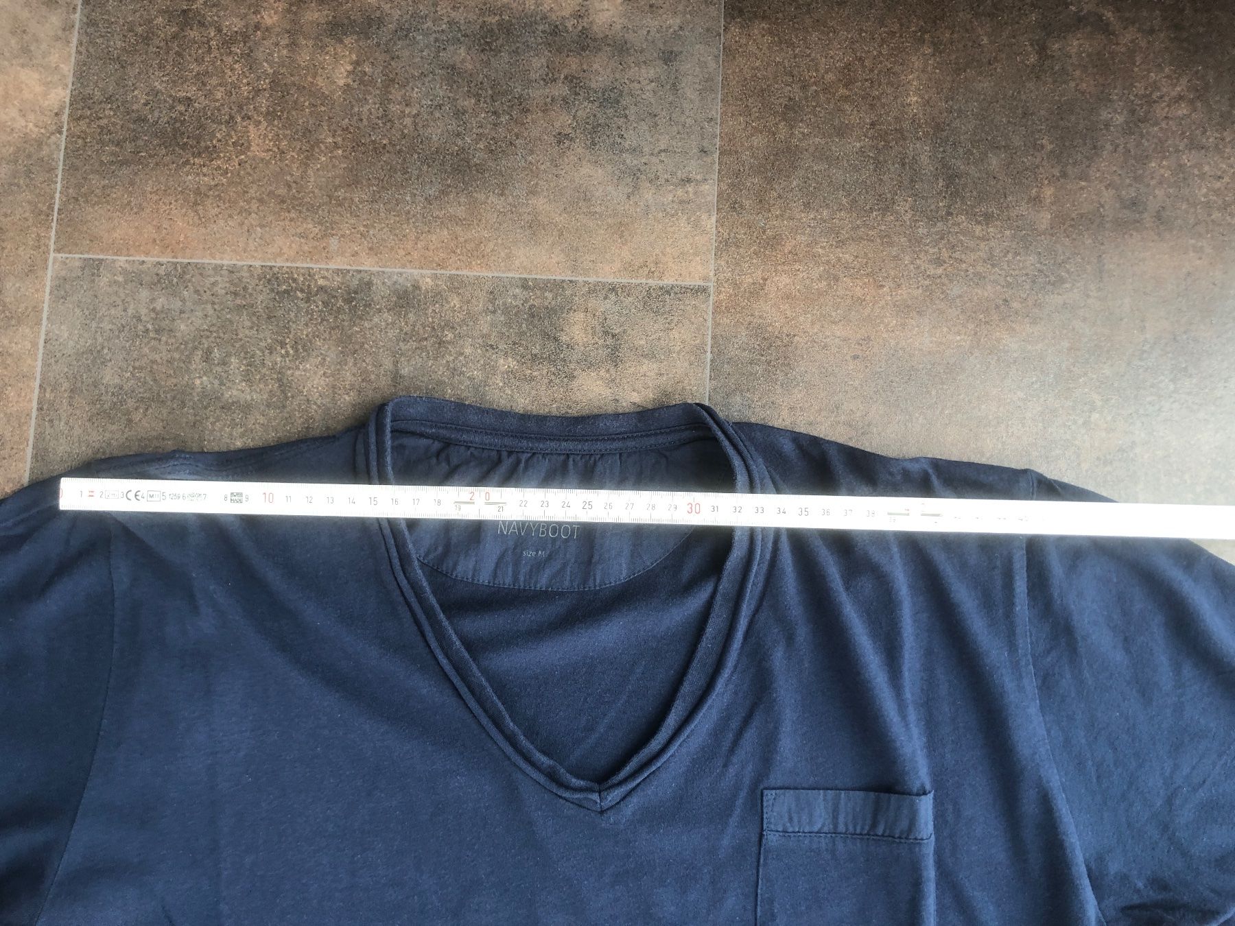 T-shirt: NAVYBOOT mit V-Ausschnitt Gr. M  NP Sfr. 32.-- – Nuovo (secondo la descrizione) da Zürich venduto da Amaretto_zh 7