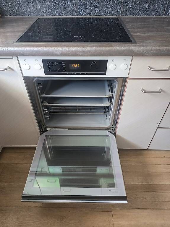 Backöfen: Miele Backofen mit Ceranfeld – Gebraucht aus Lyss von Iskater 1
