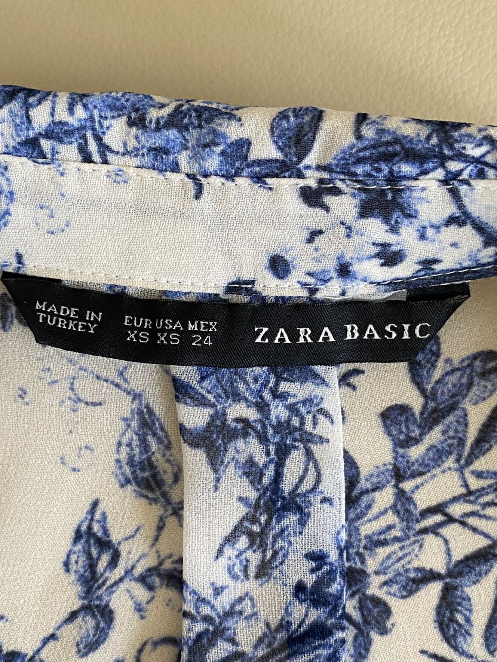 Zara Camicette: ZARA Bluse weiss blau Blumen XS – Nuovo (secondo la descrizione) da Allschwil venduto da Rosenfee 2