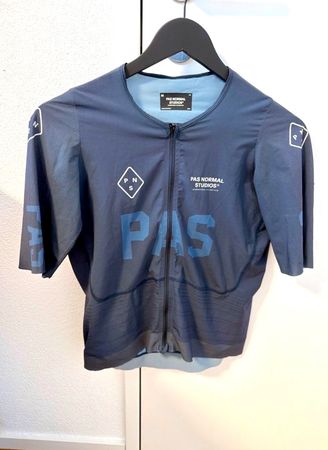 Pas Normal Studios Jersey Grösse M - Top Zustand!