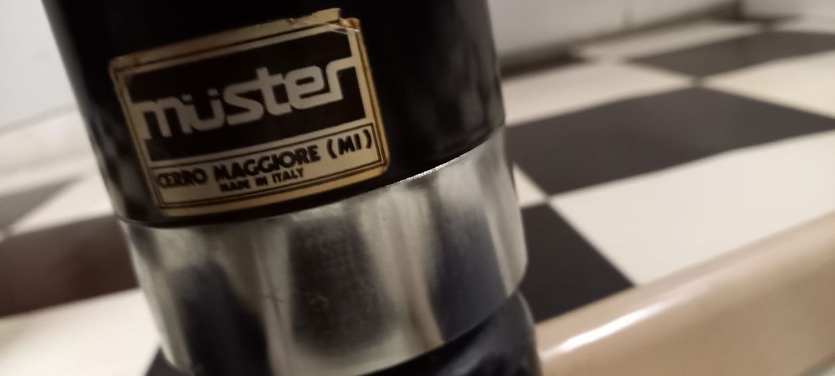 Sedie: Friseurstuhl hydraulisch - Müster – Usato da Belp venduto da donpedrp 1
