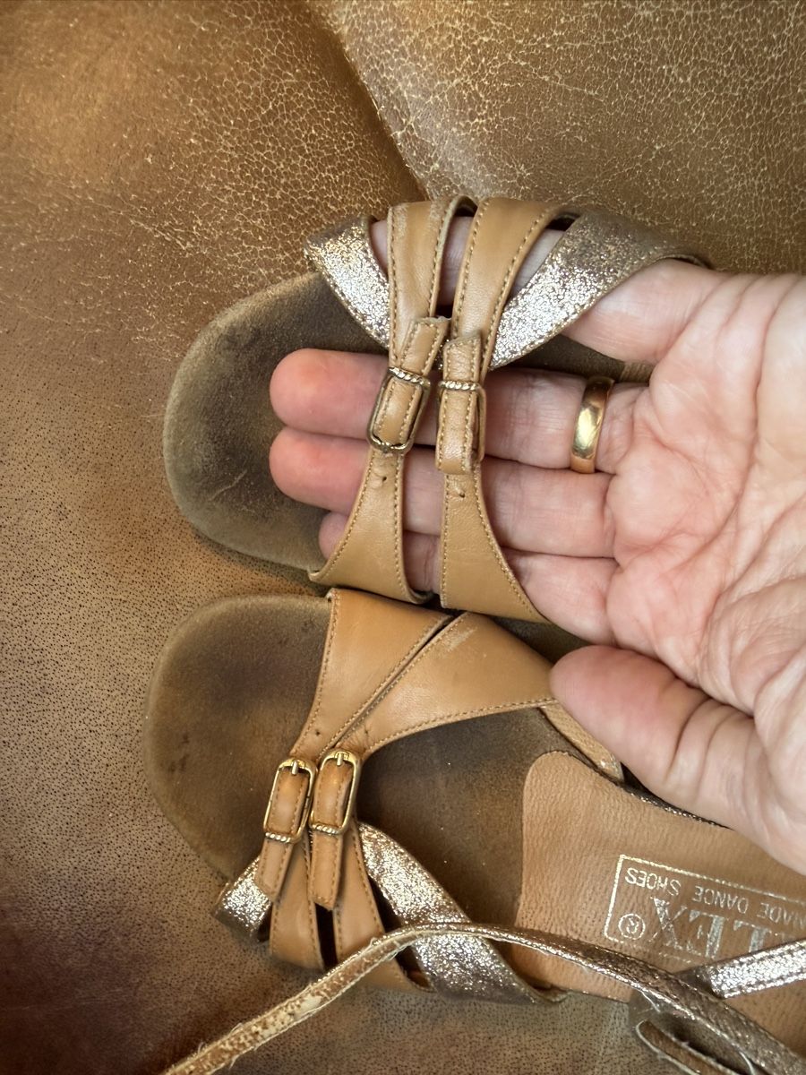 Chaussures filles: Tanzschuhe Leder – D'occasion à Obfelden par tan_9lj9 4