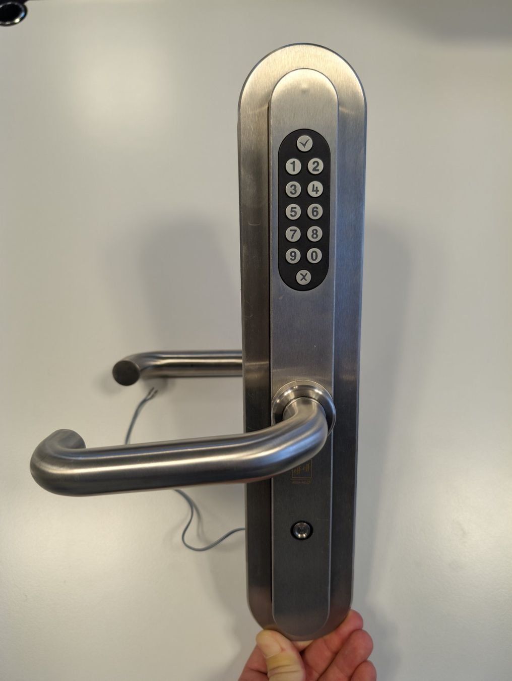 Assa Abloy Lucchetti: Türschloss Edelstahl mit Zahlencode – Usato da Zug venduto da Cry71