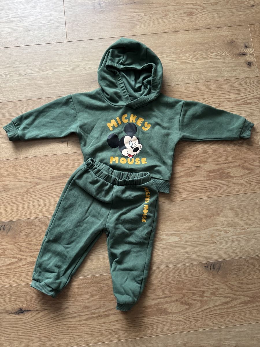 Primark Lotti & Set di vestiti: Trainerset Gr. 86 – Usato da Schinznach Dorf venduto da meee_l