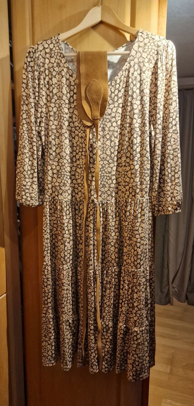 Kleider: Laura Scott Jersey Kleid mit Gürtel – Gebraucht aus grüningen von saku01 1