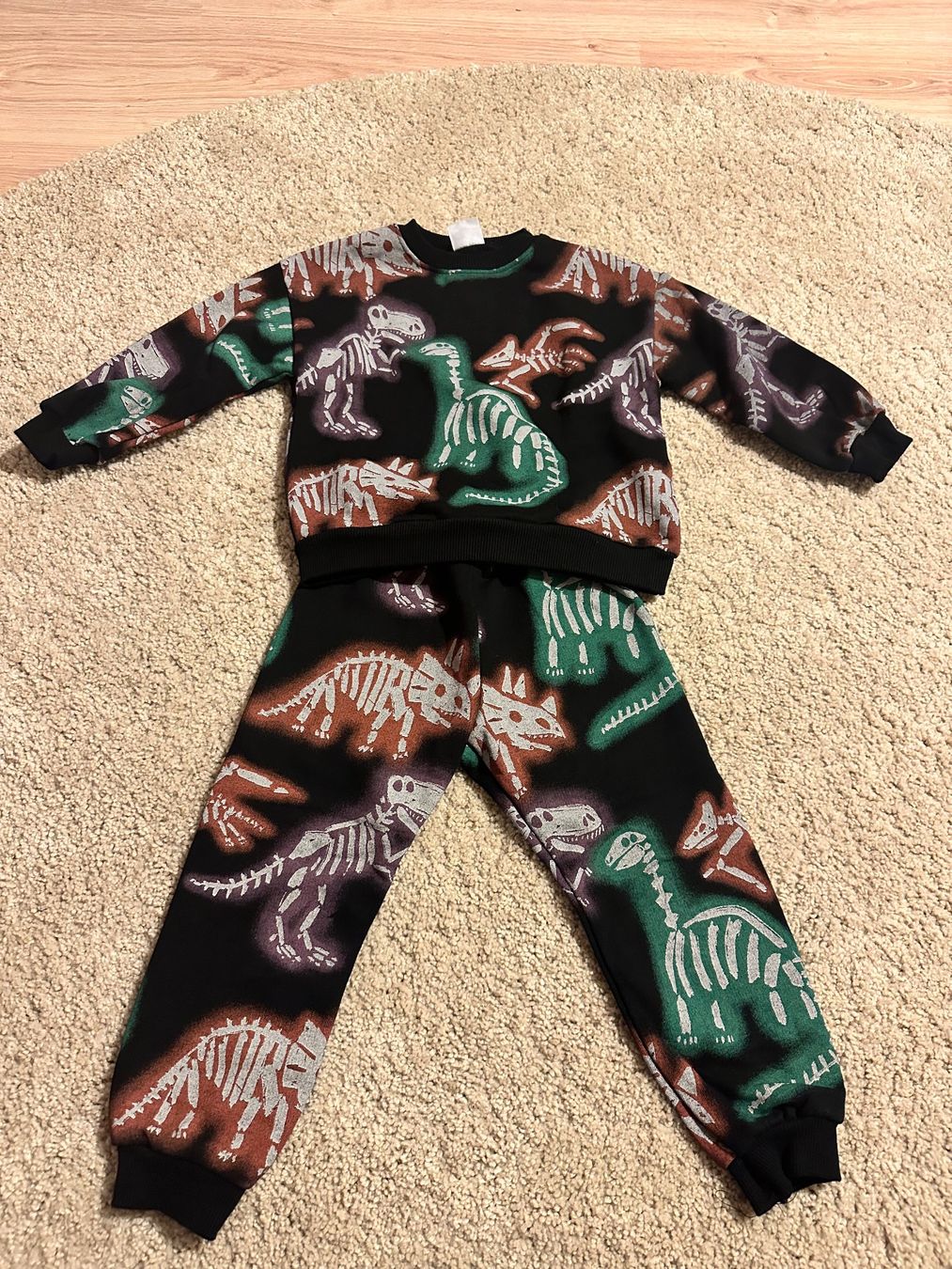 Lotti & Set di vestiti: Pullover und Hose 3/4 jahre – Usato da Rapperswil BE venduto da aro_66tx
