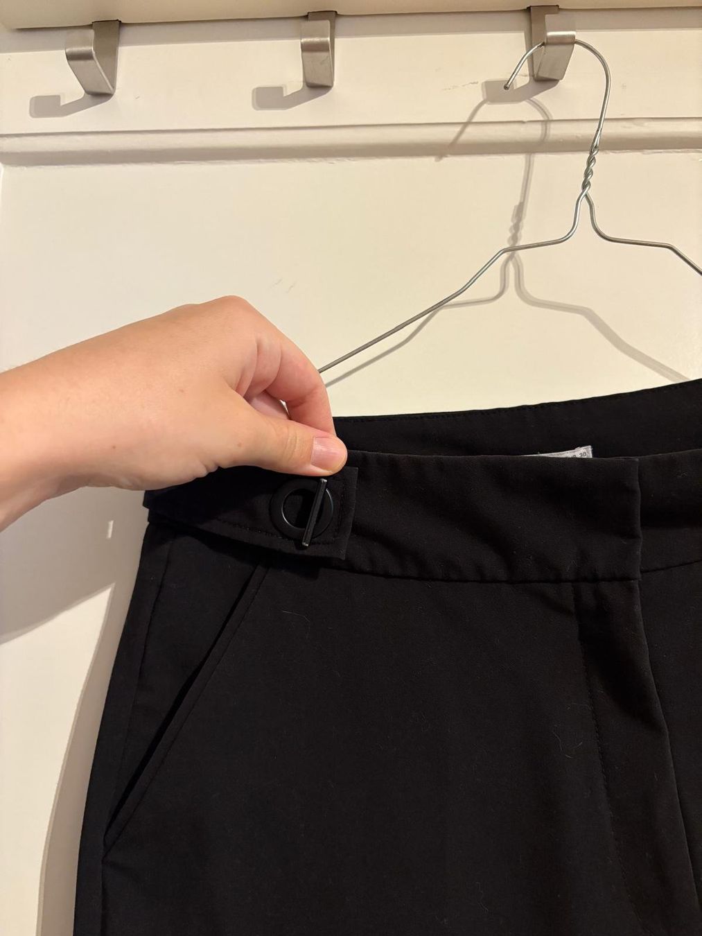 Mango Hosen: Schwarze Anzughose von Mango – Gebraucht aus Zürich von mil_d5v9 2