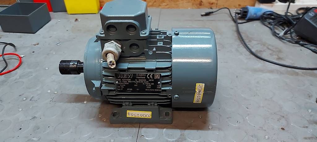 Motori: Drehstrommotor 0.09 KW – Usato da Fisibach venduto da Lorobin