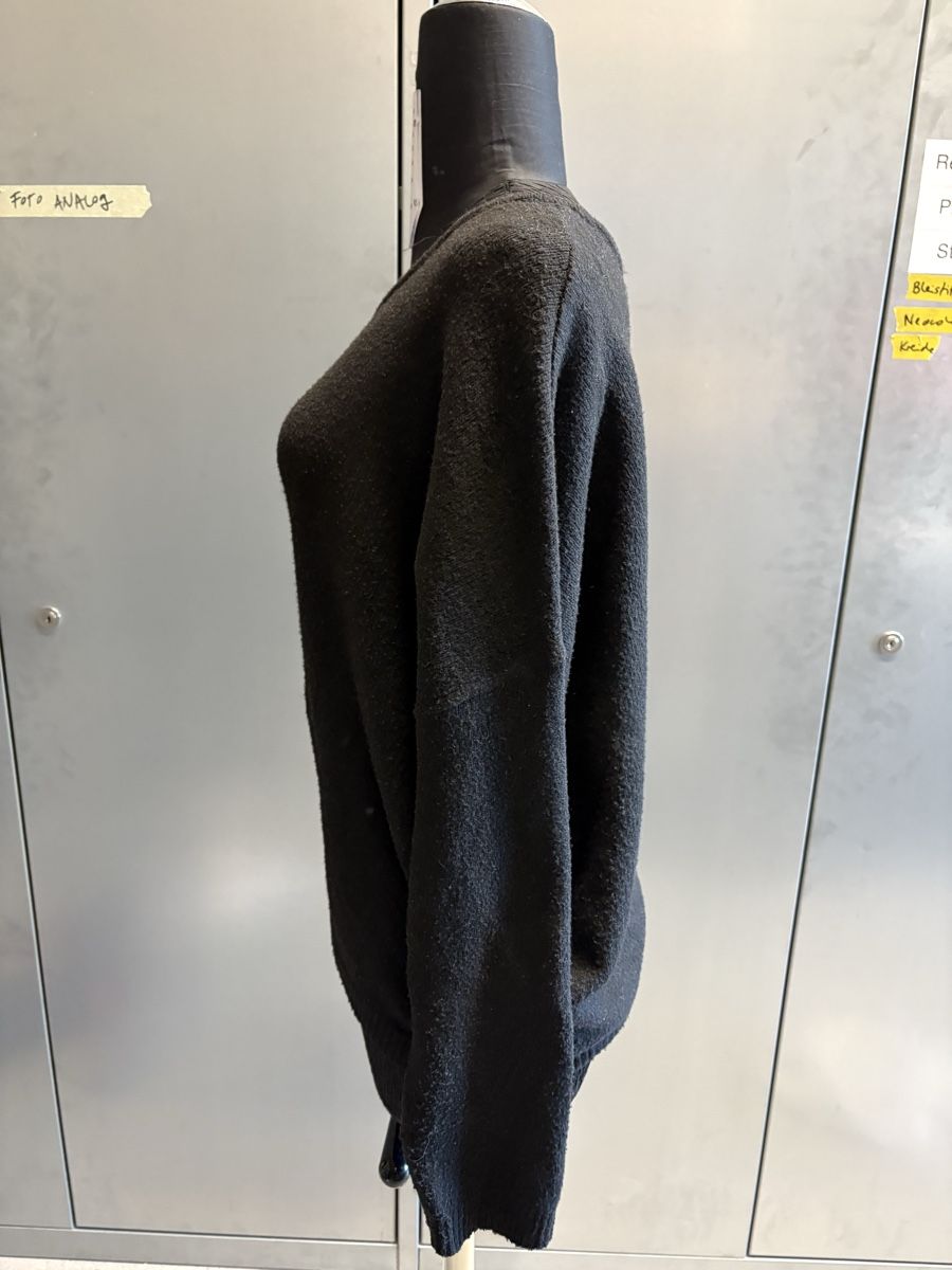 Stradivarius Pullover & Sweatshirts: Stradivarius Off Shoulder Pullover – Gebraucht aus Thun von sop_thg9 1