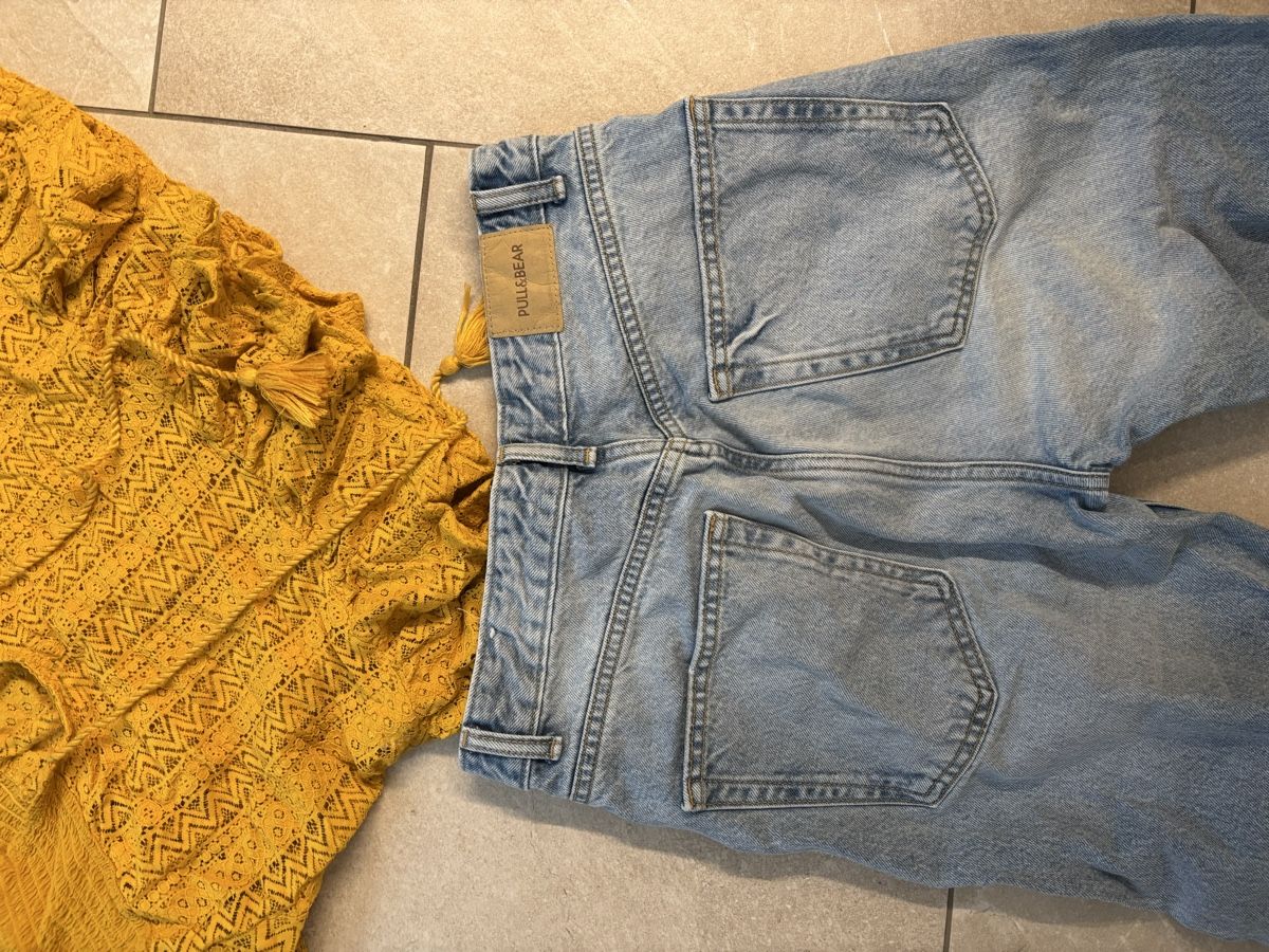Mango Lotti di vestiti: Mango Bluse & Pull&Bear Jeans, Top Zustand! – Usato da Netstal venduto da ali_x5fx 2