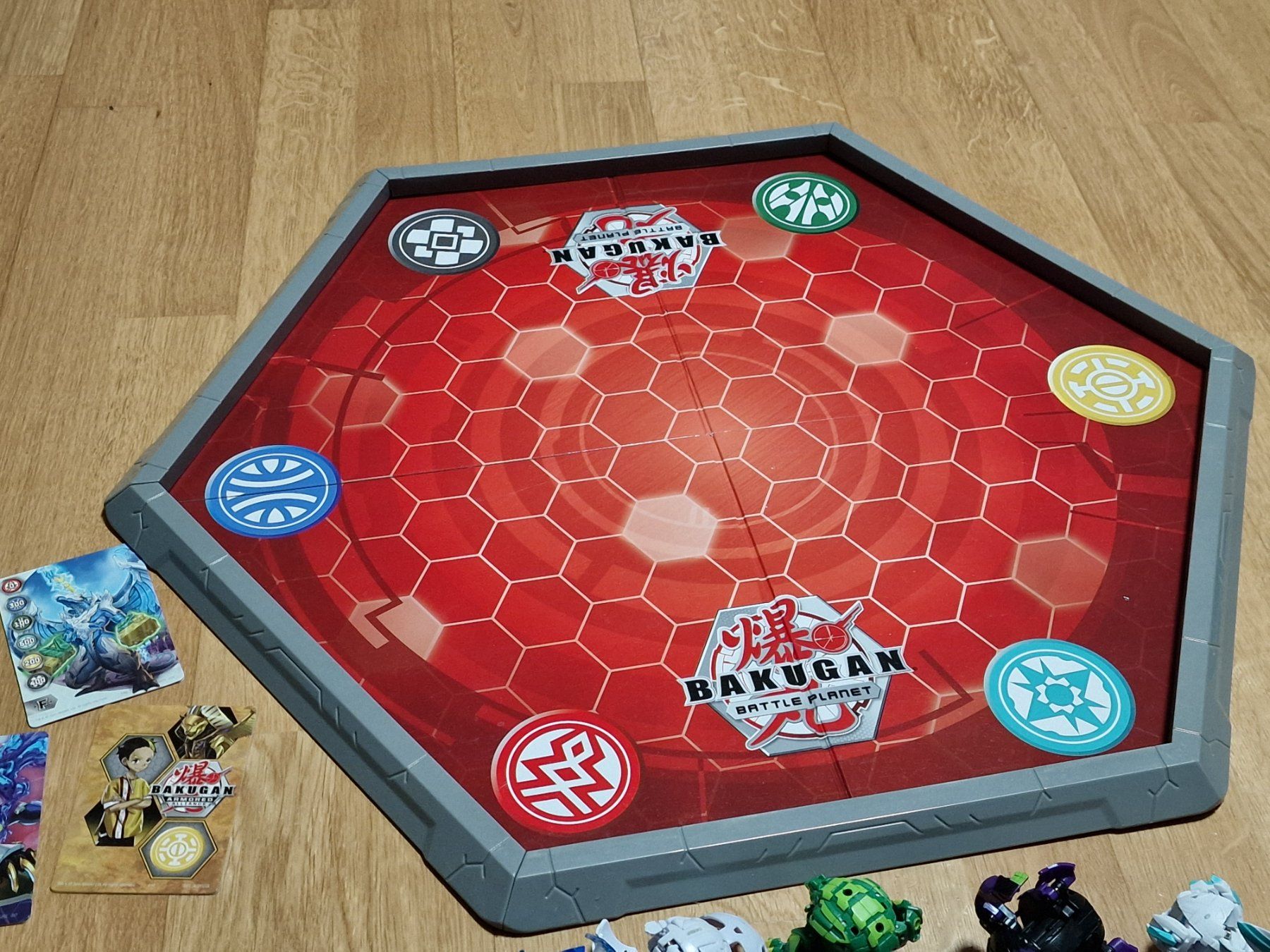 Jouets: Bakugan Set mit Arena und Karten – D'occasion à Würenlingen par zezy 4