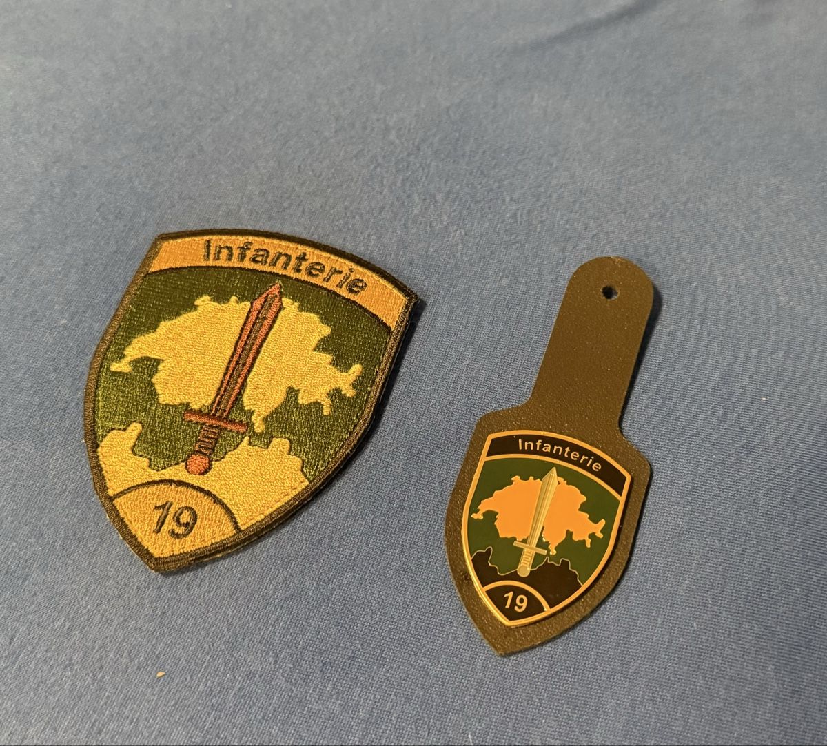 Schweizer Armee Placchette & Badge: École PM ancien écusson – Nuovo (secondo la descrizione) da Belfaux venduto da qwertz_1234