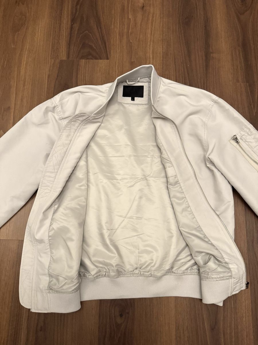 Nike Kleiderpakete: Nike Hoodie & Bomber Jacke, Beige – Gebraucht aus Winterthur von seh_vnm6 7