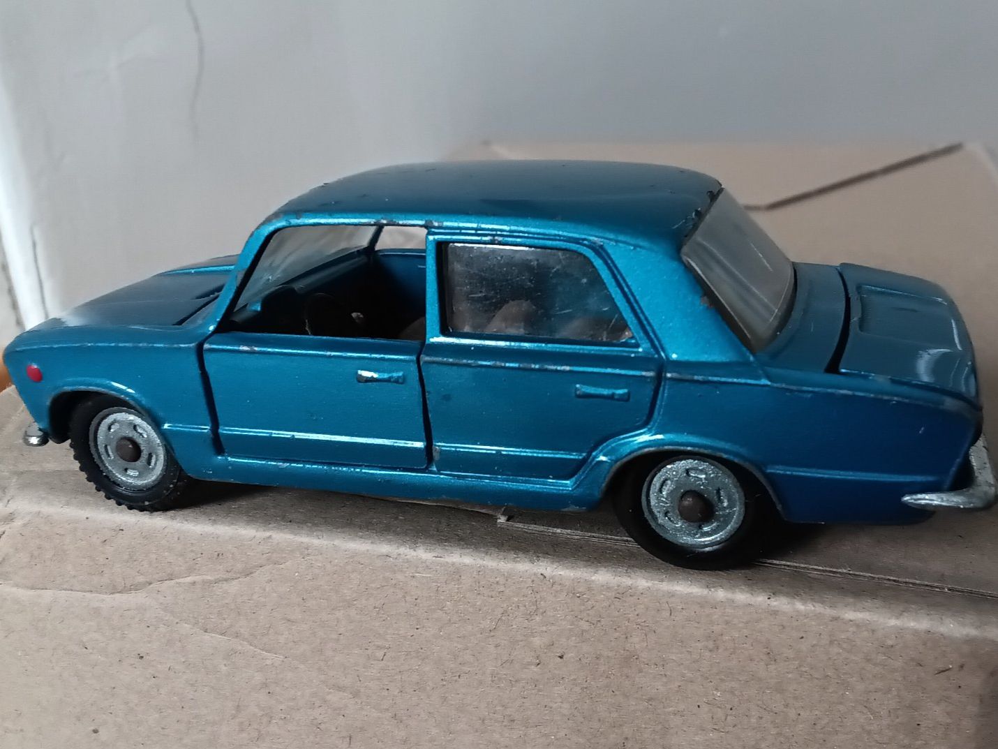 Mebetoys A-16 FIAT 124 - ohne Motor! (Difettoso) a