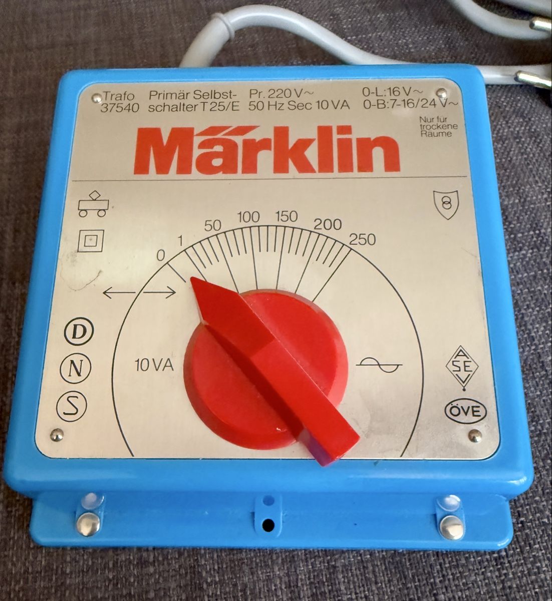Märklin Modellini di ferrovie: Märklin-Transformator/Fahrregler 37540 – Usato da Schattenhalb venduto da Oodaaq
