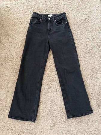 Jeans mit weitem Bein 