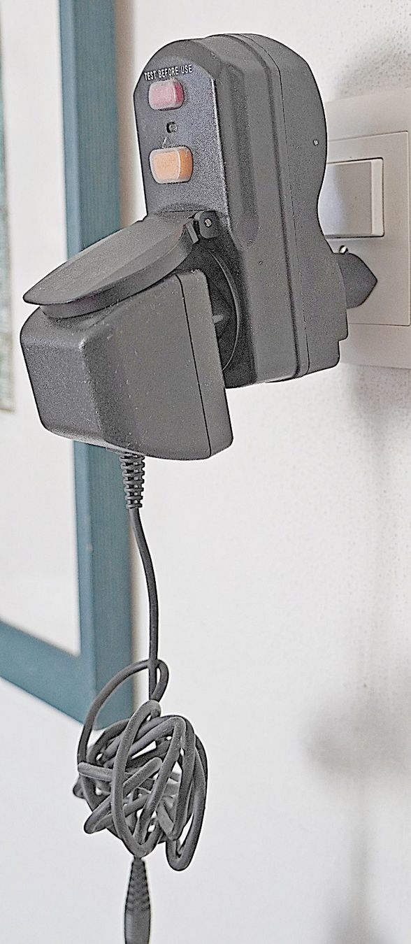 Lecteurs & Adaptateurs: FI Adapter  Steckdose – D'occasion à Baar par 2cvbaar 3