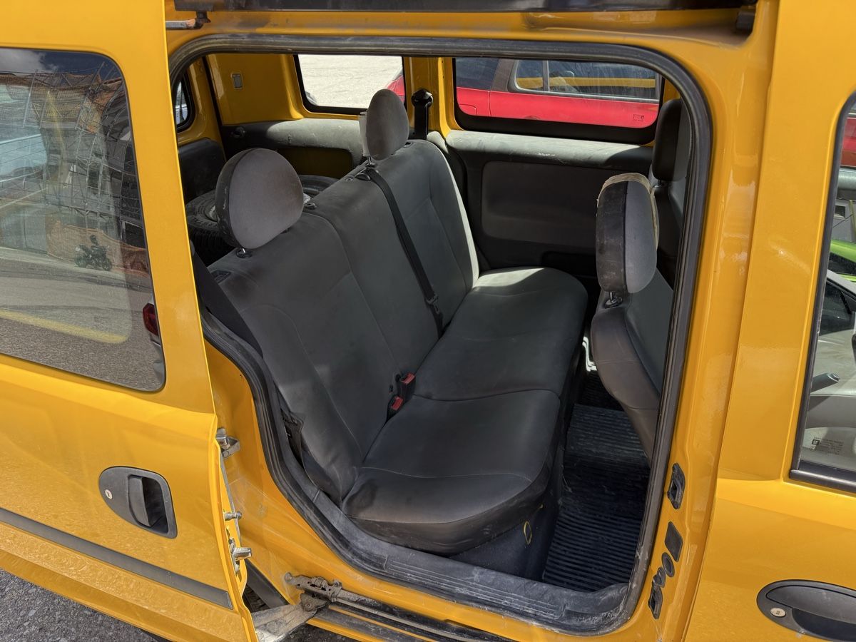 Opel Veicoli commerciali: Opel Combo 2010 1.7CDTi  – Usato da La Chaux-de-Fonds venduto da den_z7zs 8