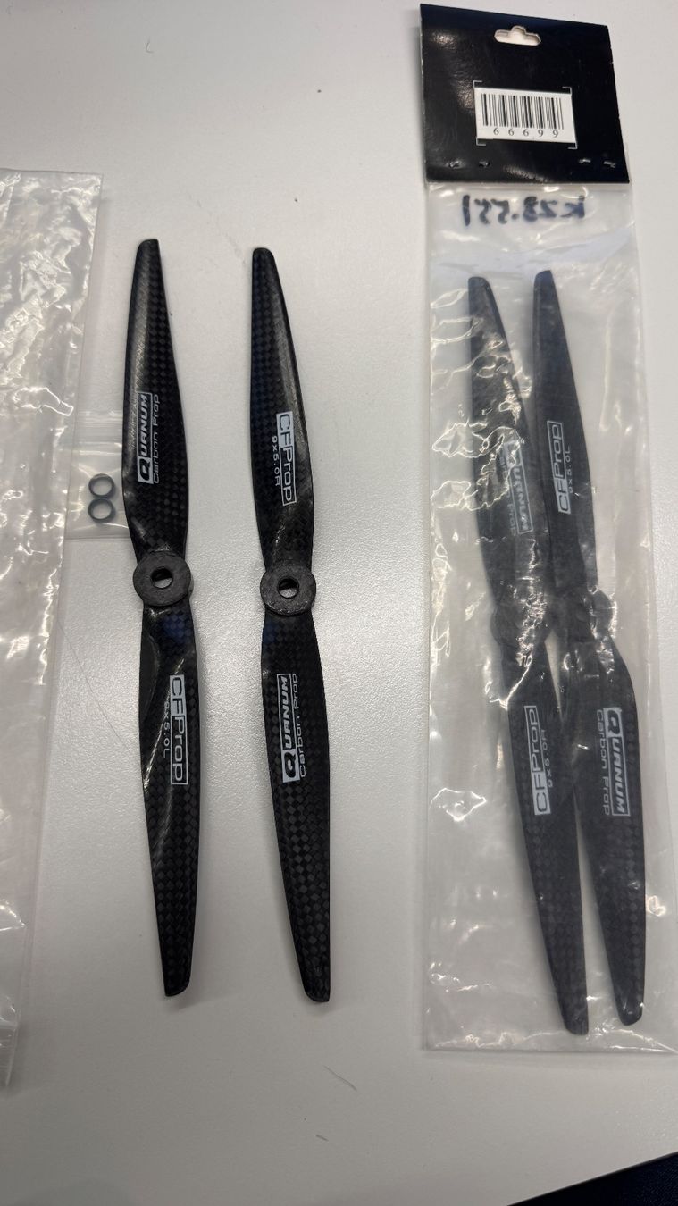 Kit di modellismo & Modellini statici: Propeller Carbon Original verpackt 2x CF Prop 9x5.0 R & L – Nuovo e nell'imballaggio originale da Etzgen venduto da Vendomondo