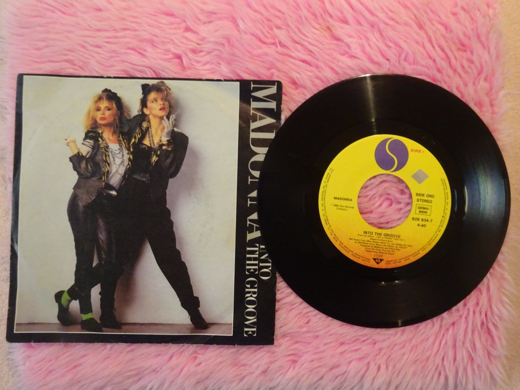 Vinyles: MADONNA ** INTO THE GROOVE ** CAUSING A COMMOTION – D'occasion à Luzern par xrayspex99 1