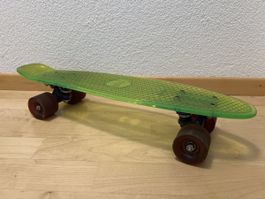 Skateboard Pennyboard transparent Gruen Rollen gebraucht