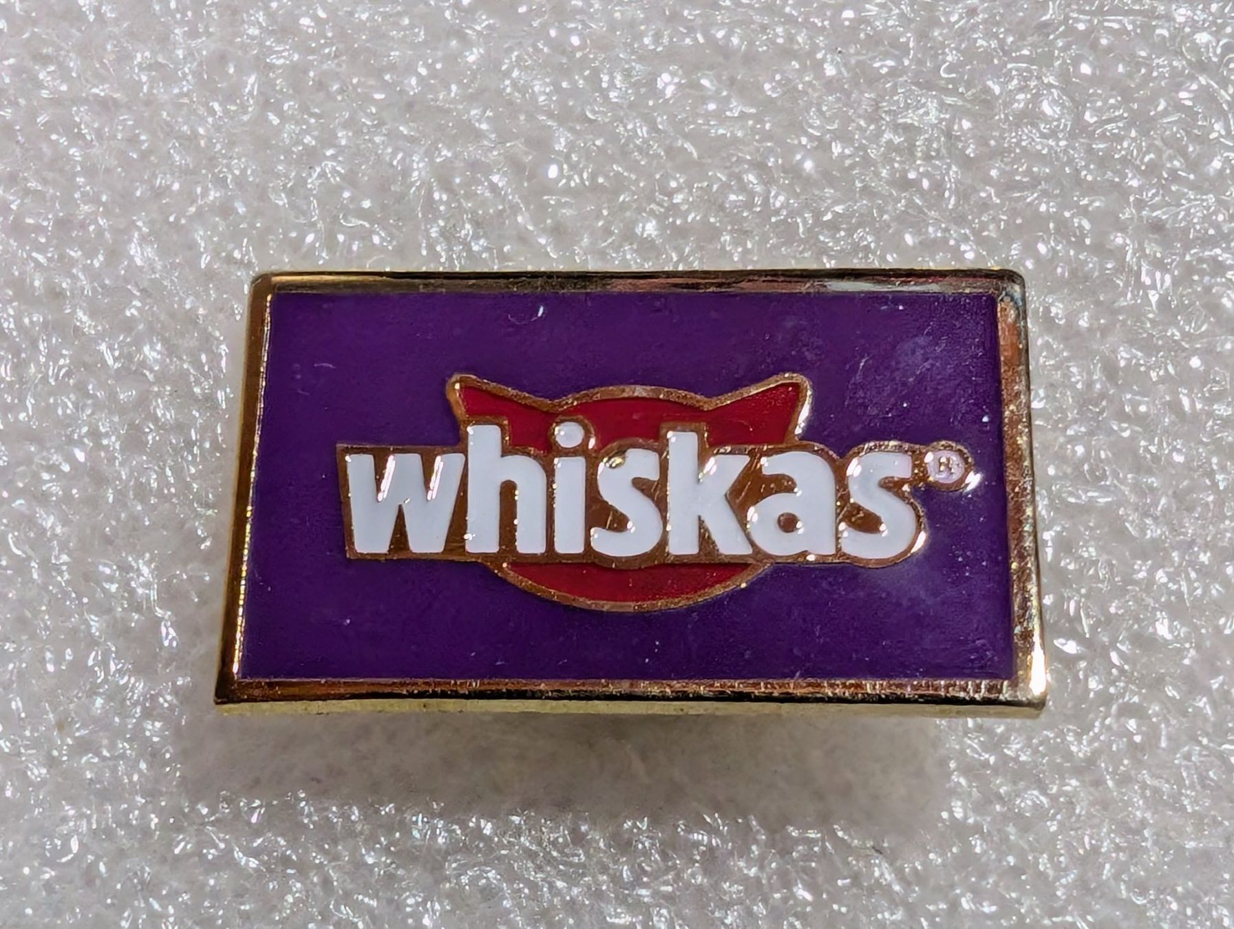 Plaketten & Abzeichen: Ansteckpin 244: Whiskas – Gebraucht aus Oppligen von Pin-Fall-Shop