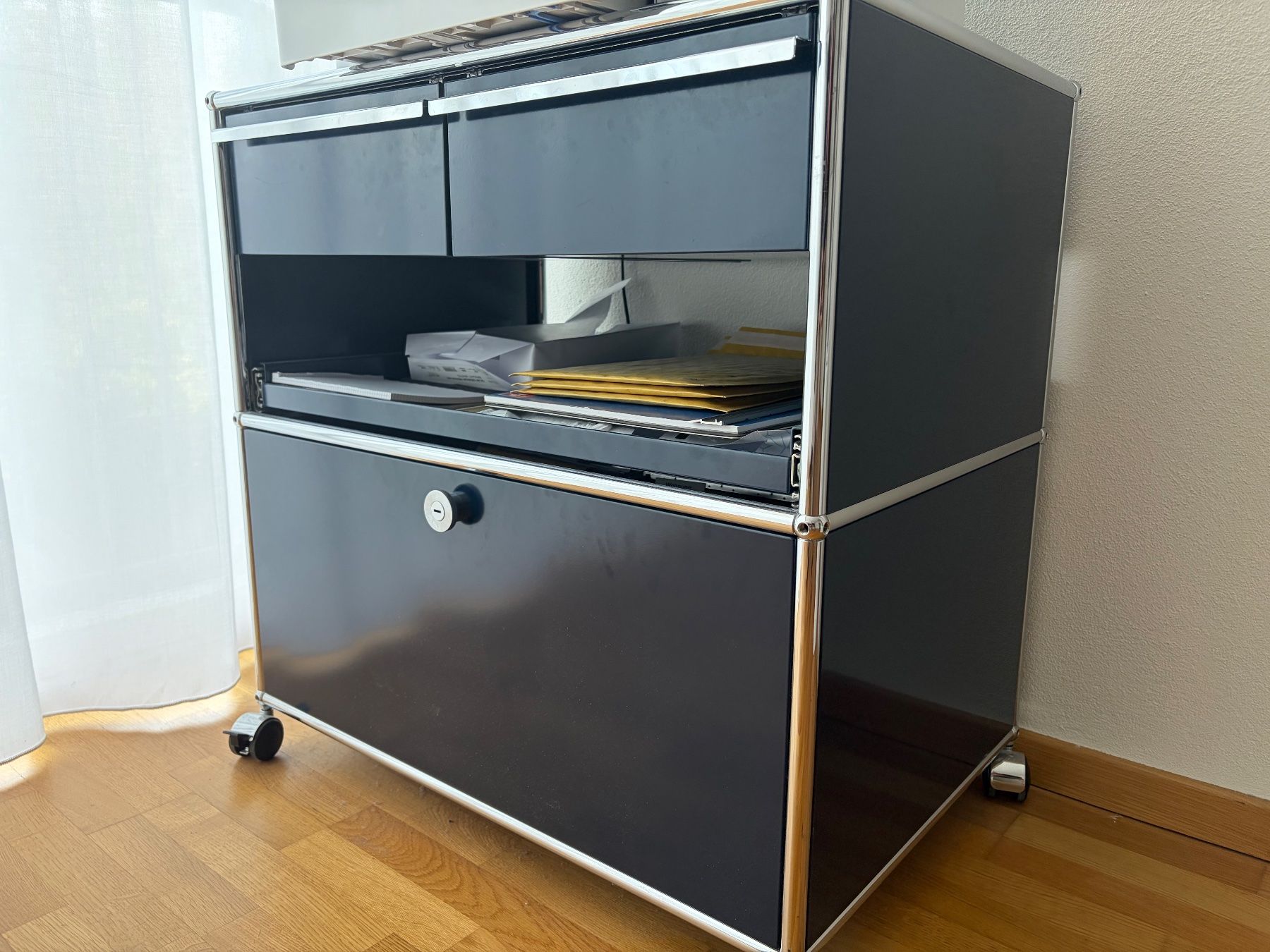 USM Eléments de bureau: USM Haller Rollcontainer, Stahlblau – D'occasion à Uster par Egron74