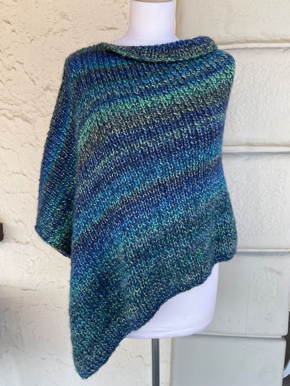 Altro in Moda donna: Poncho – Nuovo (secondo la descrizione) da Urnäsch venduto da pas_5r9c
