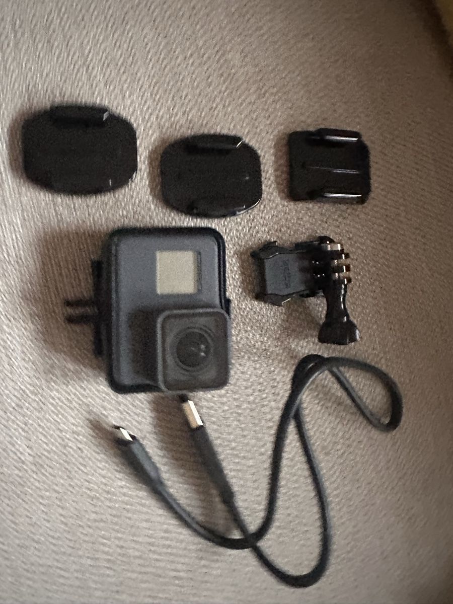 Gopro Action Cam: GoPro Hero 6 Black + Accessories – Nuovo (secondo la descrizione) da Zürich venduto da chayen 1