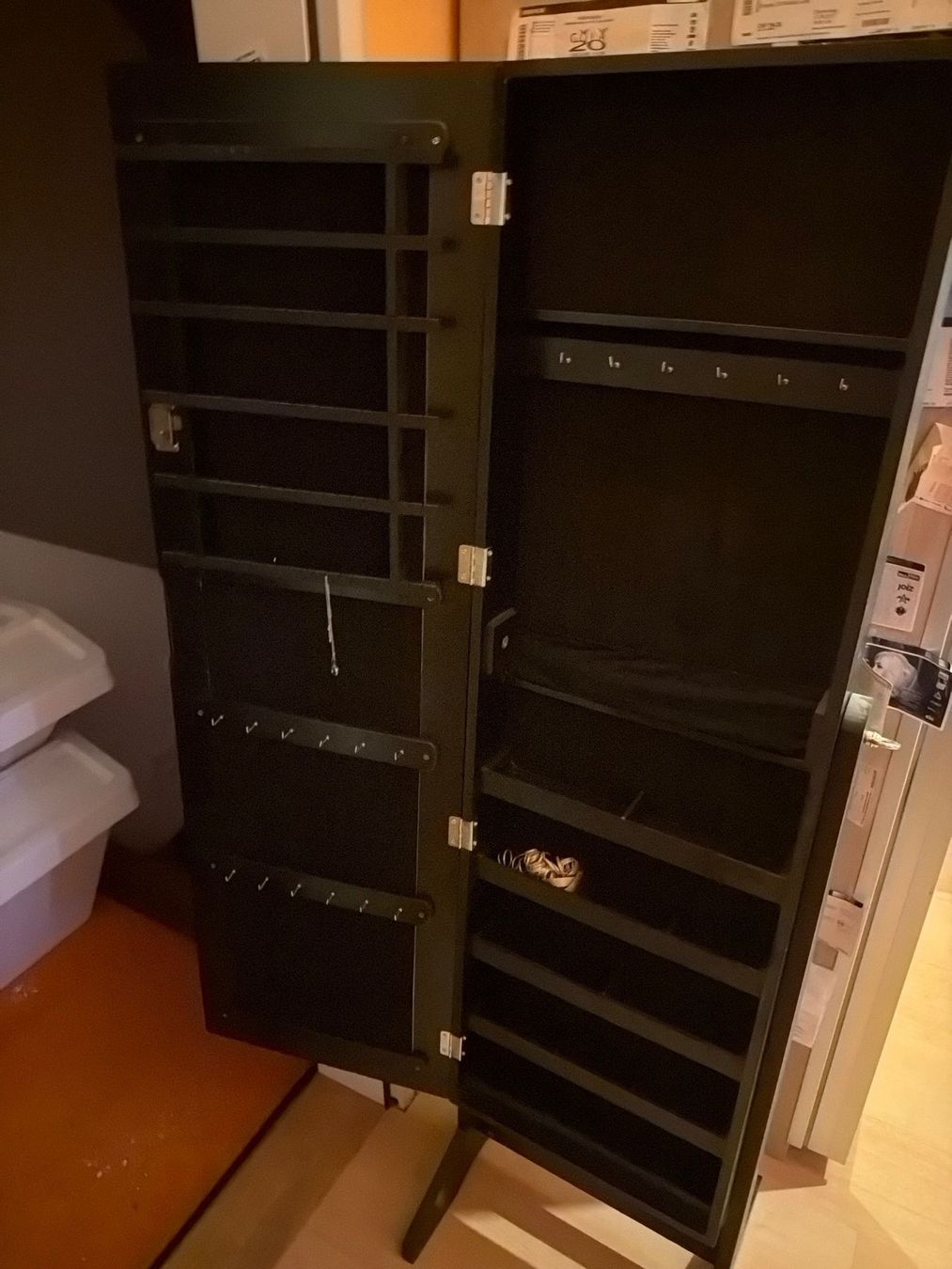 Commodes: Schuckkasten mit Spiegel – D'occasion à Muttenz par Angi1970 1
