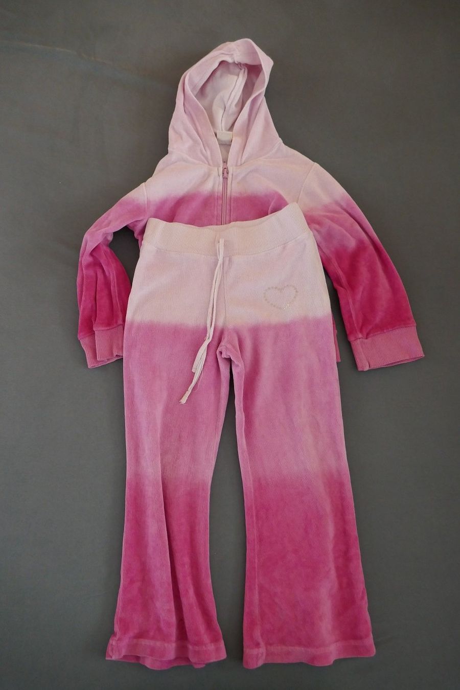 Lotti & Set di vestiti: Praktischer schmucker Trainer, Gr. 98 – Usato da Horgen venduto da Feli39