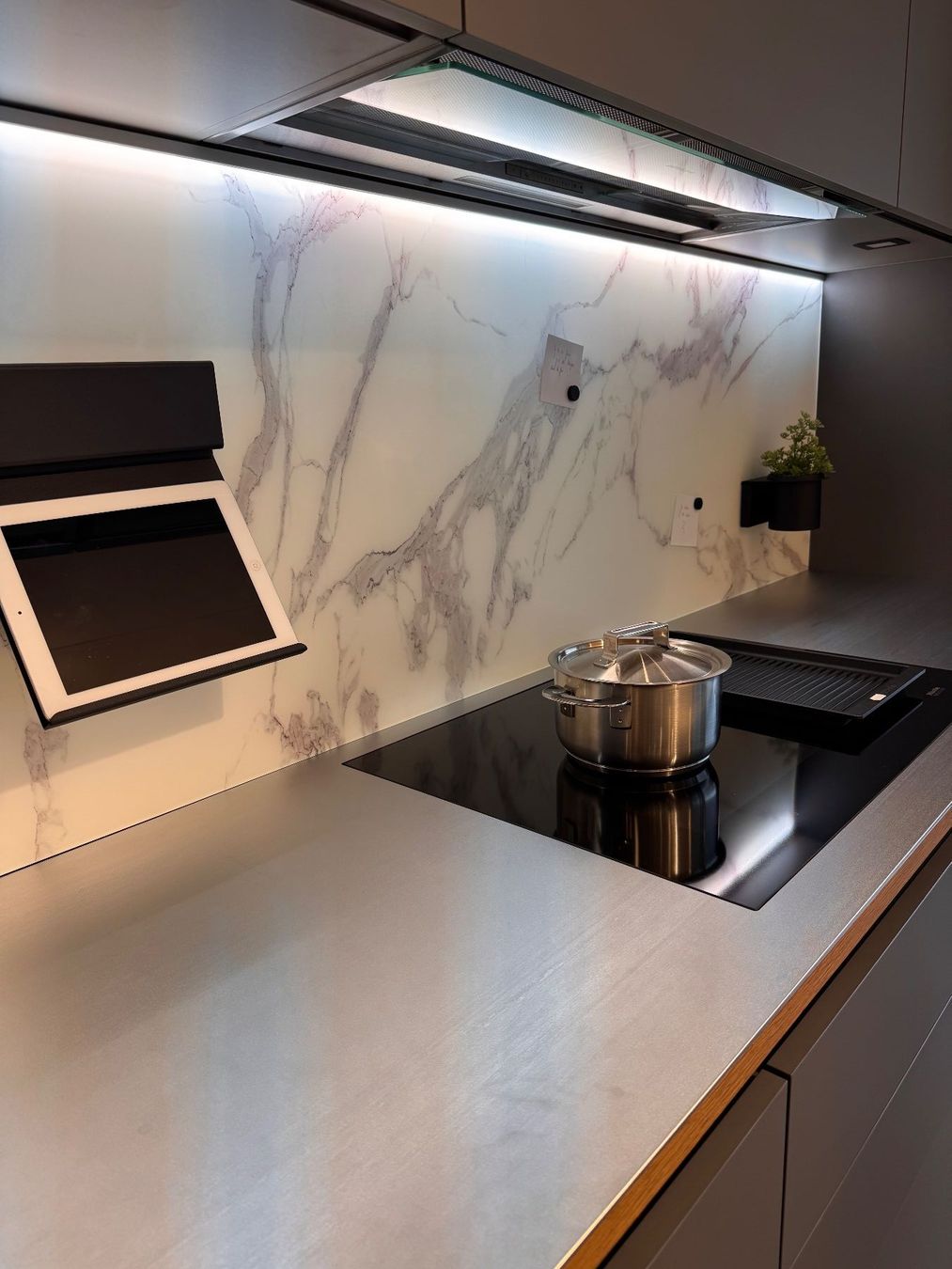 Cuisines complètes: Cuisine d'exposition avec électroménager Miele – Neuf (Voir description) à Porrentruy par RapidServiceSA 4