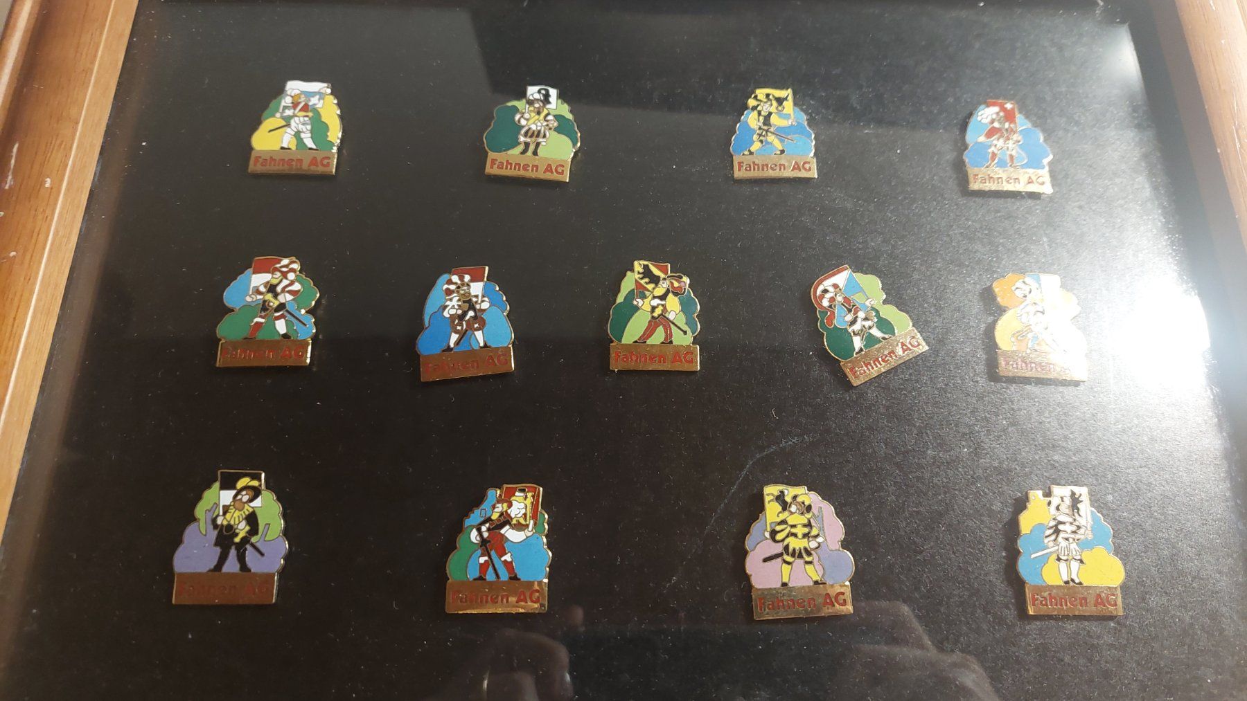 Placchette & Badge: Pin Set Fahnen AG – Usato da Erlinsbach venduto da pfunky 1