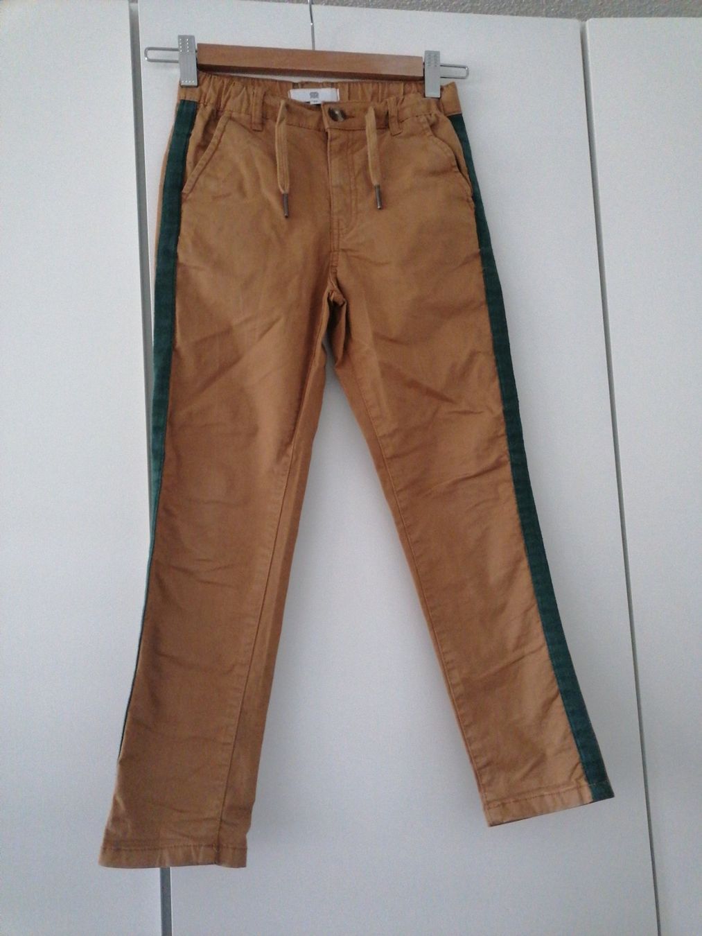La Redoute Pantaloni: Coole Jungen Stoffhose Gr. 8A – Usato da Hettiswil venduto da Nichterida