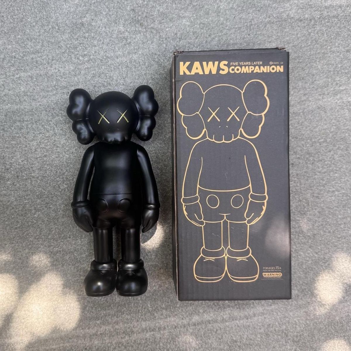 Figuren: KAWS Companion Figure - Black Edition – Neu und originalverpackt aus Caviano von reselleo21