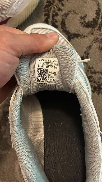 Adidas Scarpe da uomo: Hallen/ Turnschuhe – Usato da Davos Dorf venduto da mikidaki 2