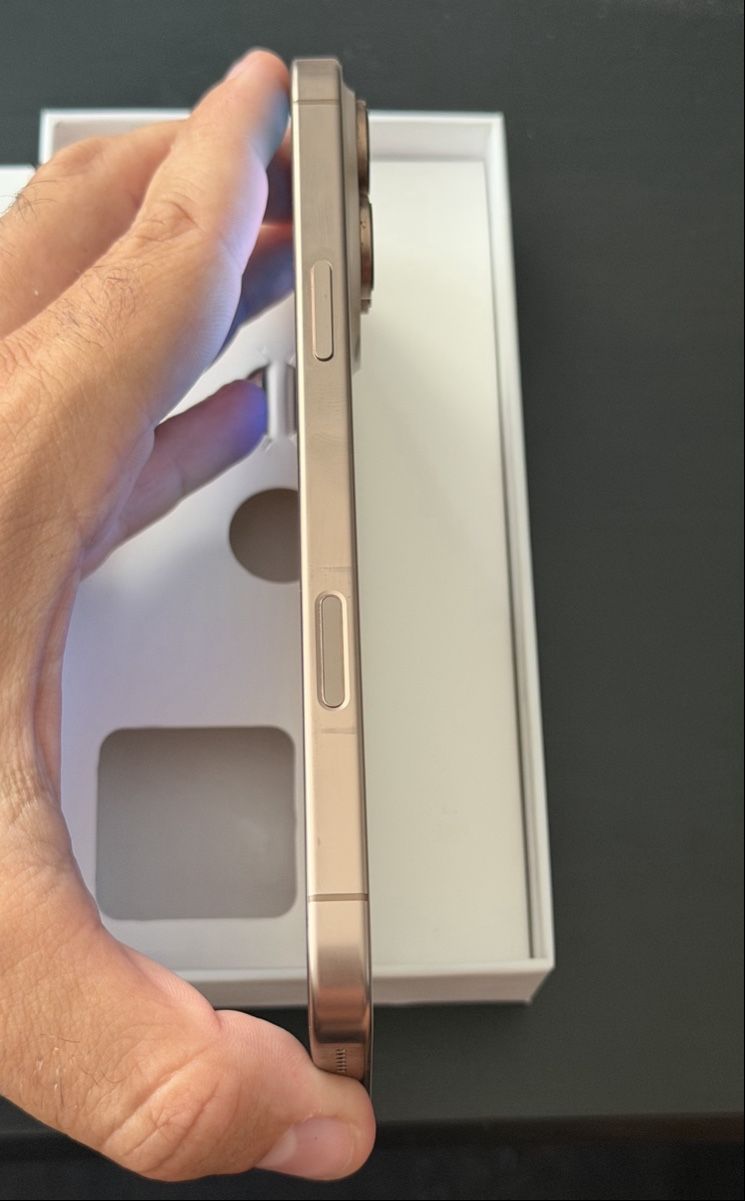 Apple Telefoni cellulari / Smartphones: iPhone 16 pro Max 256Gb Garantie 1 an – Usato da Genève venduto da Phoneconcept 4