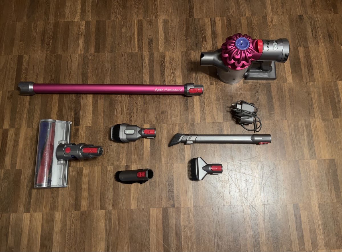 Dyson Staubsauger & Zubehör: Dyson V7 Absolute mit Zubehör wenig gebraucht!! – Gebraucht aus Heerbrugg von fdi_7ngx