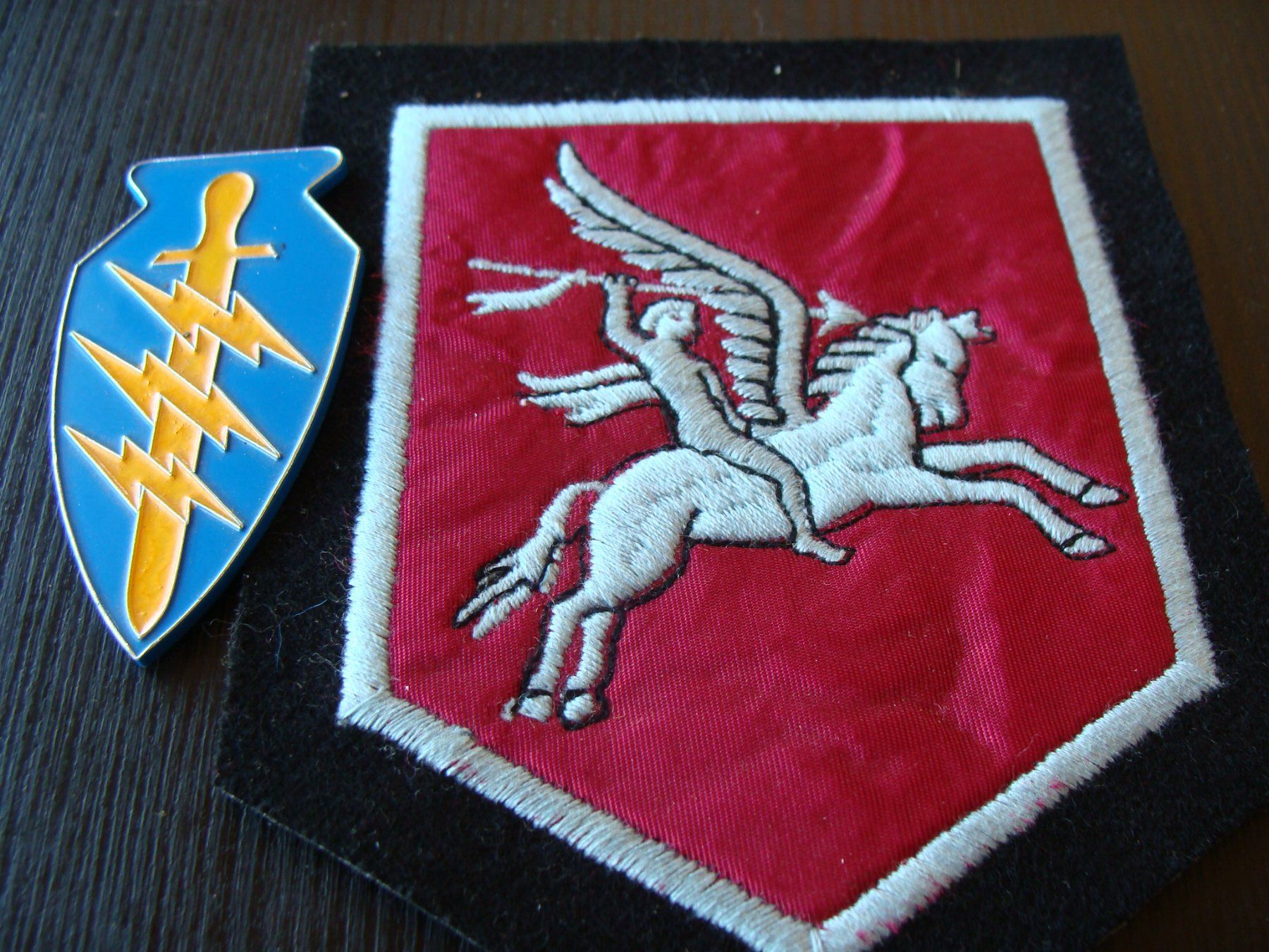 Plaquettes & Badges: Petit lot divers – D'occasion à Cuarny par hen_g7hn 3