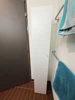 Badezimmerschrank weiss hoch schmal guter Zustand