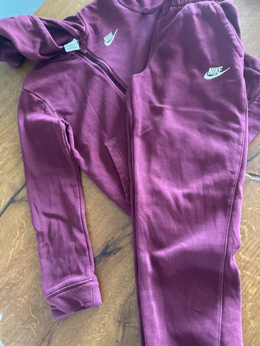 Nike Pullover & Sweatshirts: Nike Trainer – Gebraucht aus Glattpark(Opfikon) von cherrytomate 1