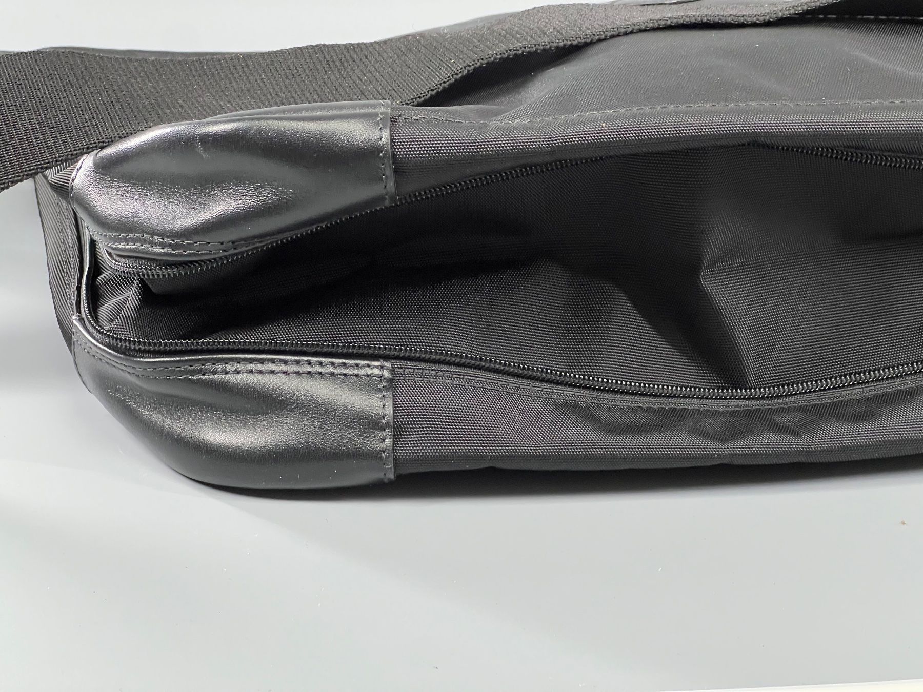 Longchamp Taschen: Longchamp Messenger Bag / Weekender - Schwarz - Top Zustand – Gebraucht aus Sennhof von Johnbest 5