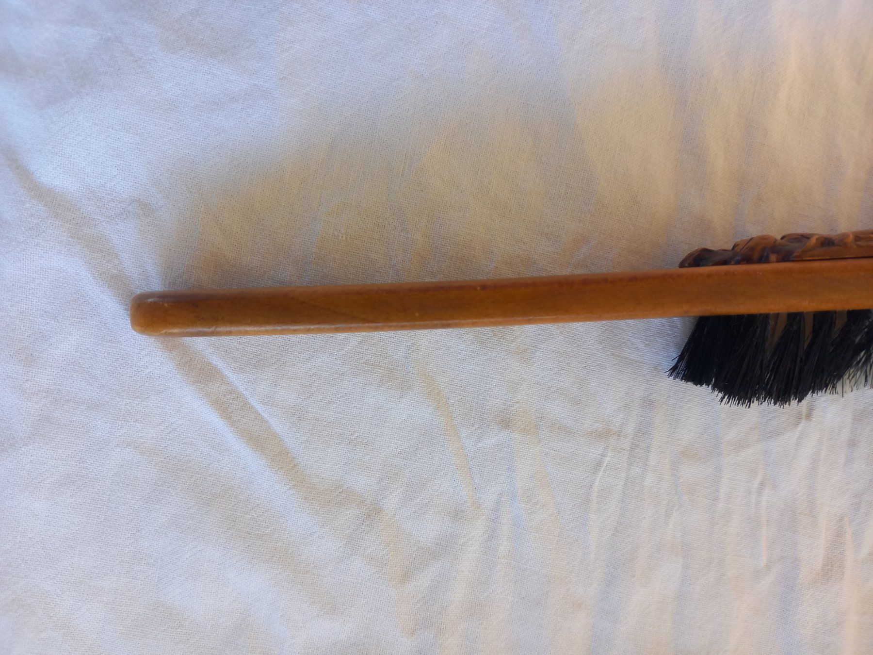 Sonstige Kleidung & Accessoires: Brosse à habits ancienne sculptée – Gebraucht aus Rossens FR von Souris1 8