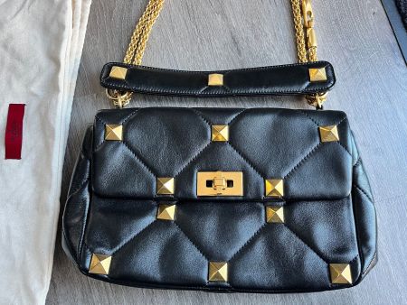 Valentino Garavani -Roman Stud Quilted Crossbody Bag schwarz