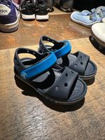 Sandales Crocs bleu marine parfaites pour l'été! Tail