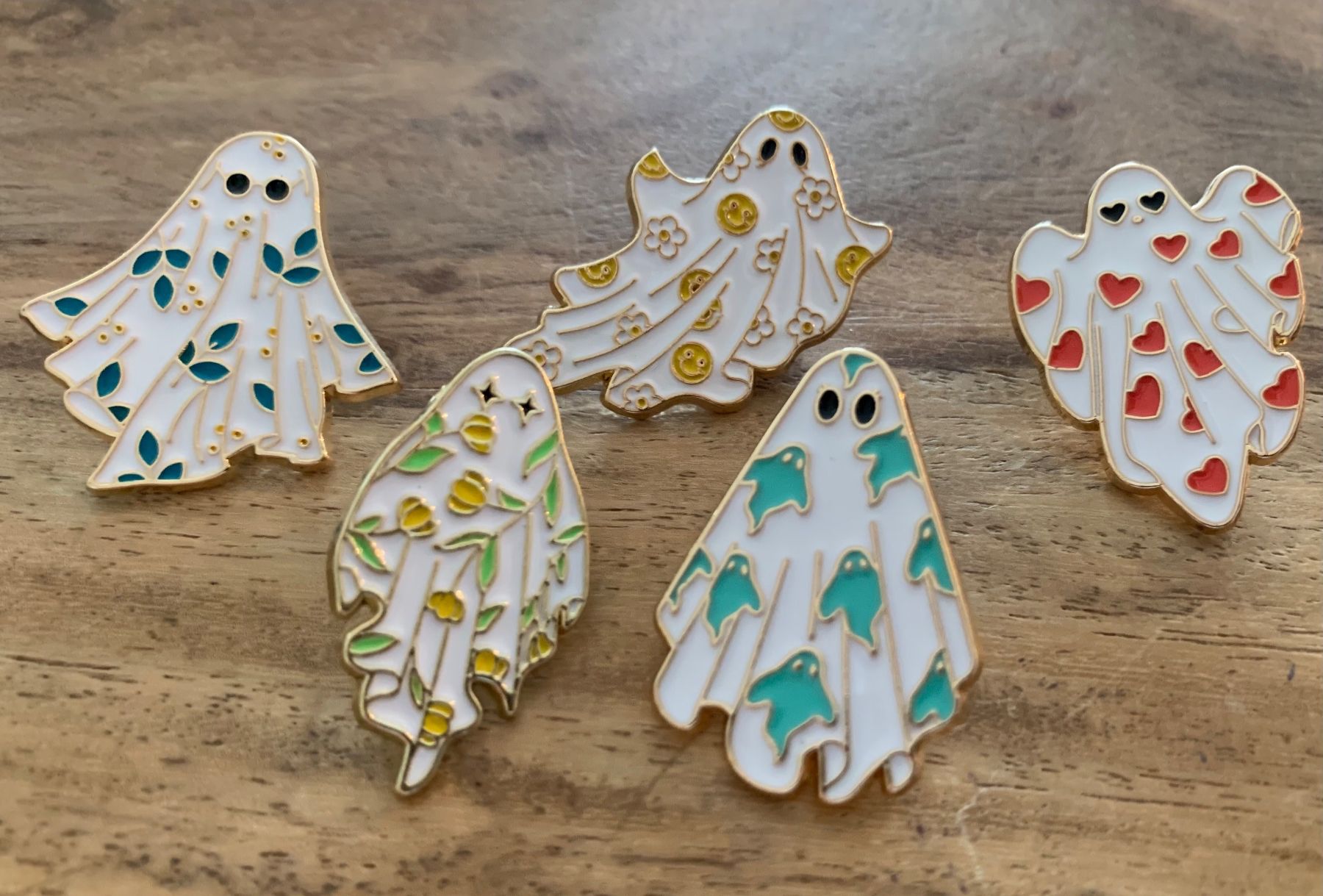 Placchette & Badge: Pin Set 5x Geist / Gespenst Halloween – Nuovo e nell'imballaggio originale da Geneve venduto da vane267