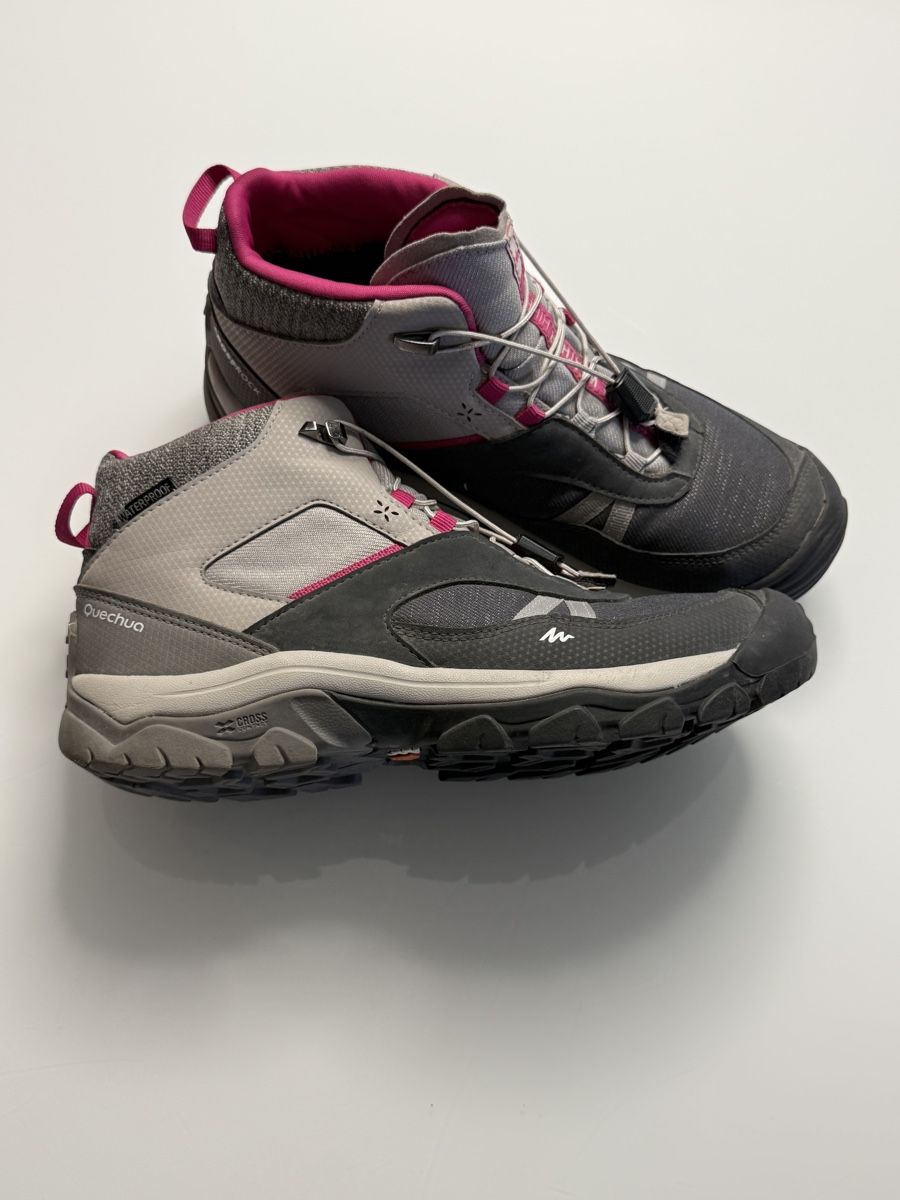 Decathlon Scarpe per ragazze: Wanderstiefel für Mädchen Gr. 38 – Usato da St. Gallen venduto da AsanwaChee 2