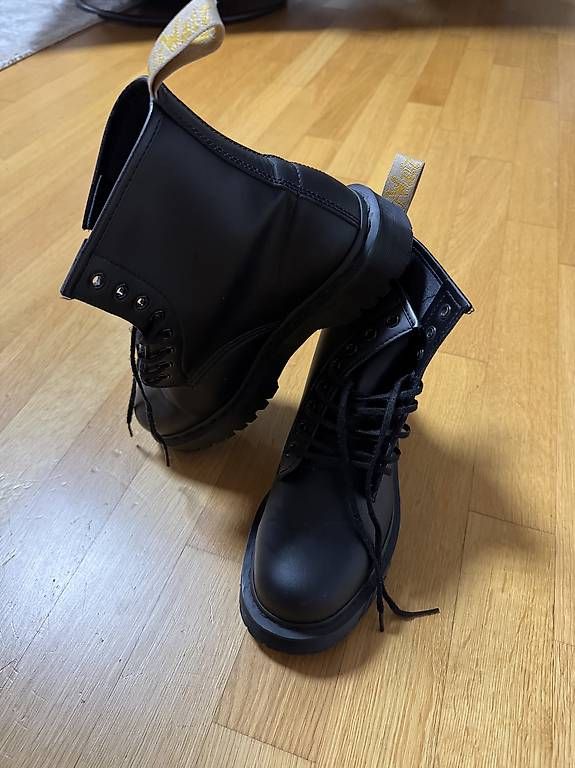 Scarpe da uomo: Dr. Martens 1460 Vegan Gr. 40 – Usato da Uster venduto da cynale 1