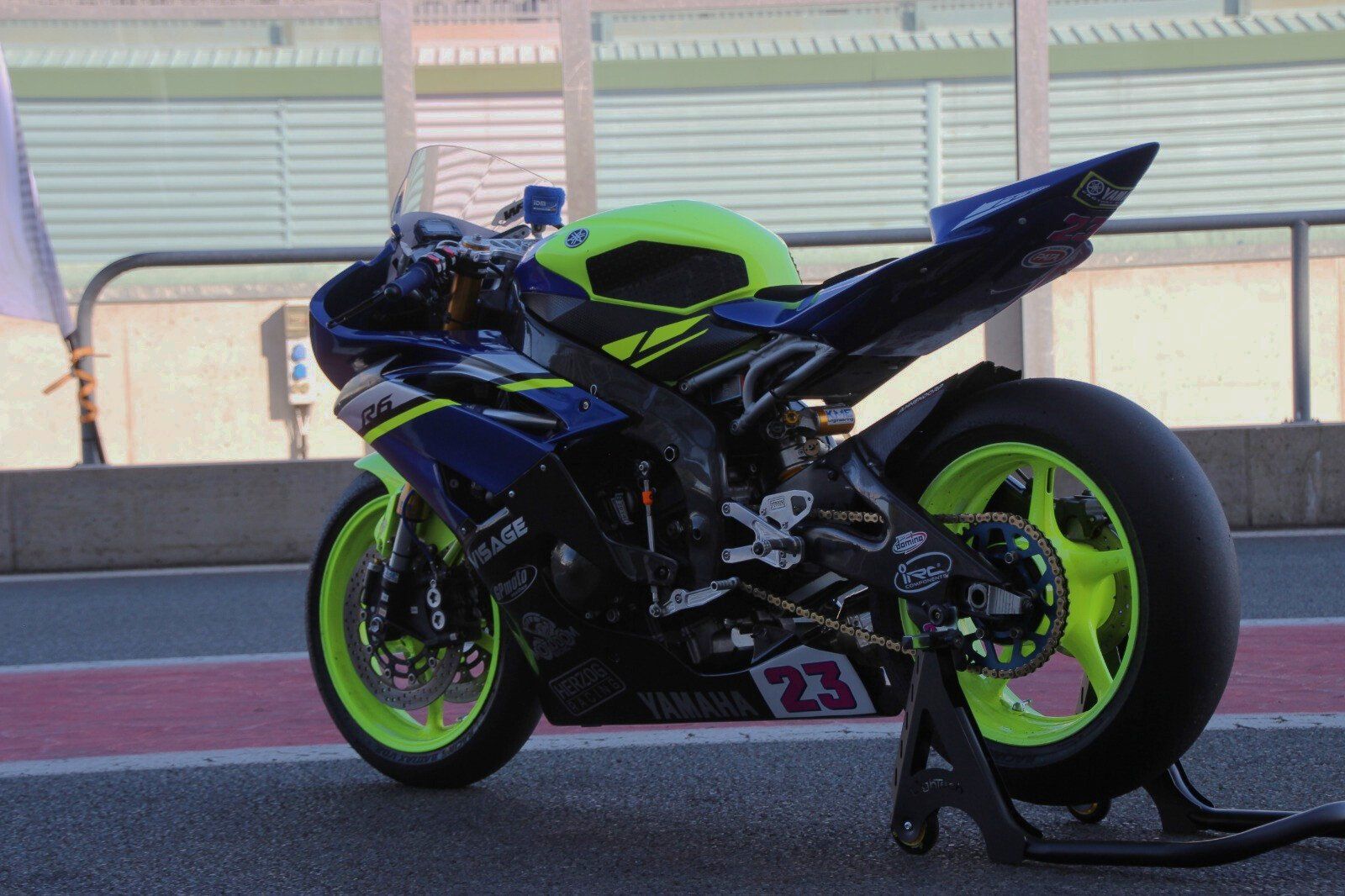 Yamaha Strada: Yamaha R6 – Usato da Zwillikon venduto da Yoilla 5