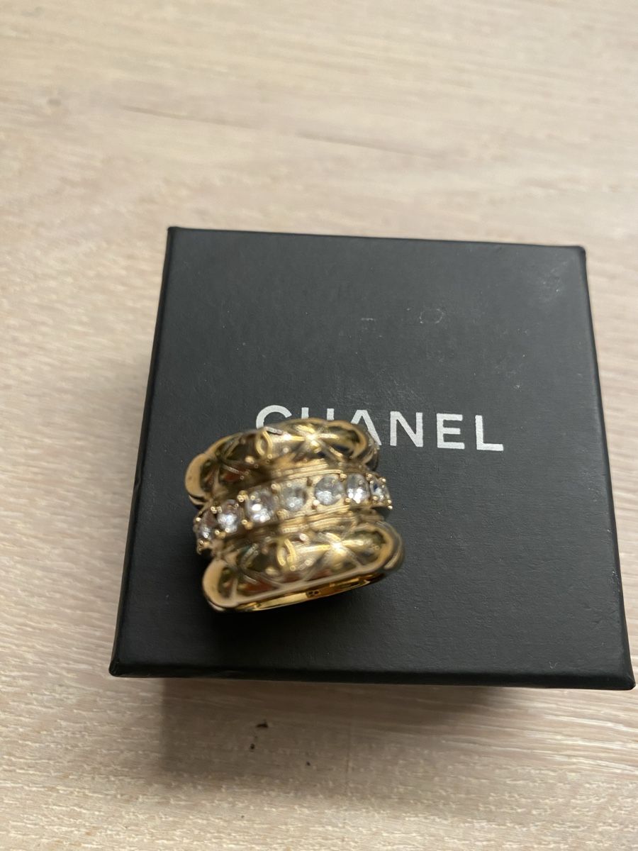 Chanel Anelli: Chanel Ring Gold mit Strass Gr. 51,52 – Usato da Minusio venduto da steffanie82 2